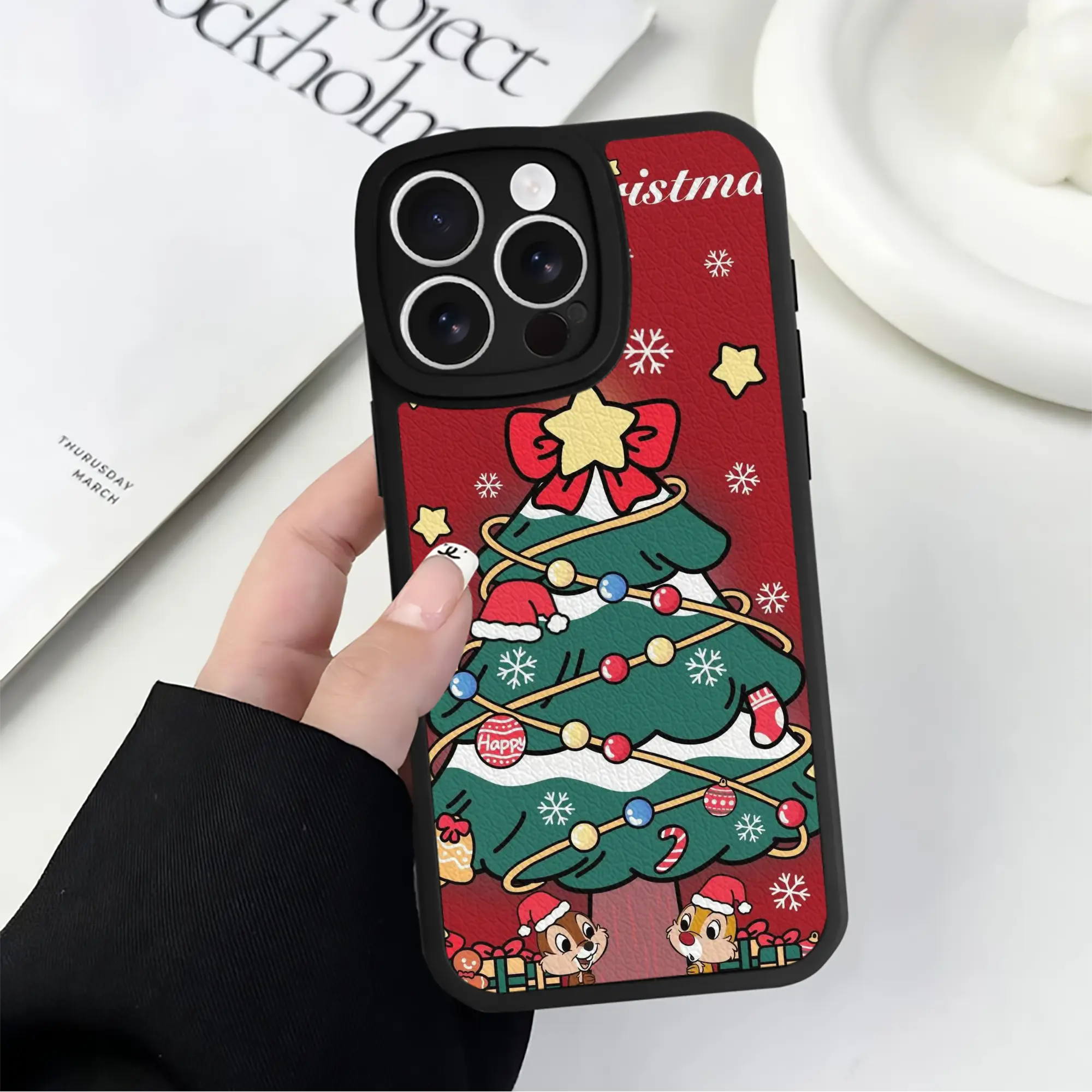 IPhone 16シリーズ対応 ・ シリコンスマホケース ・ レザー調 ・ 高精度フィット ・ 耐衝撃 ・ ワイヤレス充電対応 ・ 精密カット