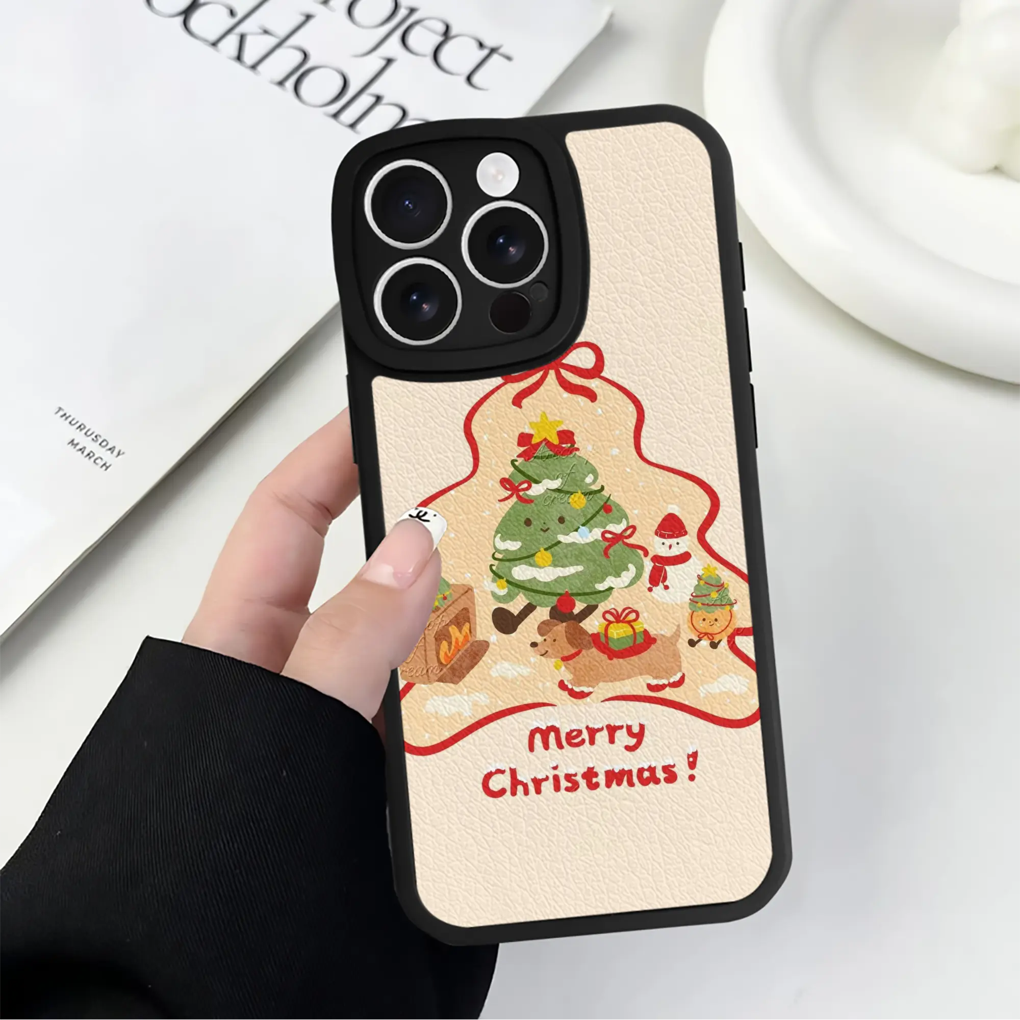 IPhone 16シリーズ対応 ・ シリコンスマホケース ・ レザー調 ・ 高精度フィット ・ 耐衝撃 ・ ワイヤレス充電対応 ・ 精密カット