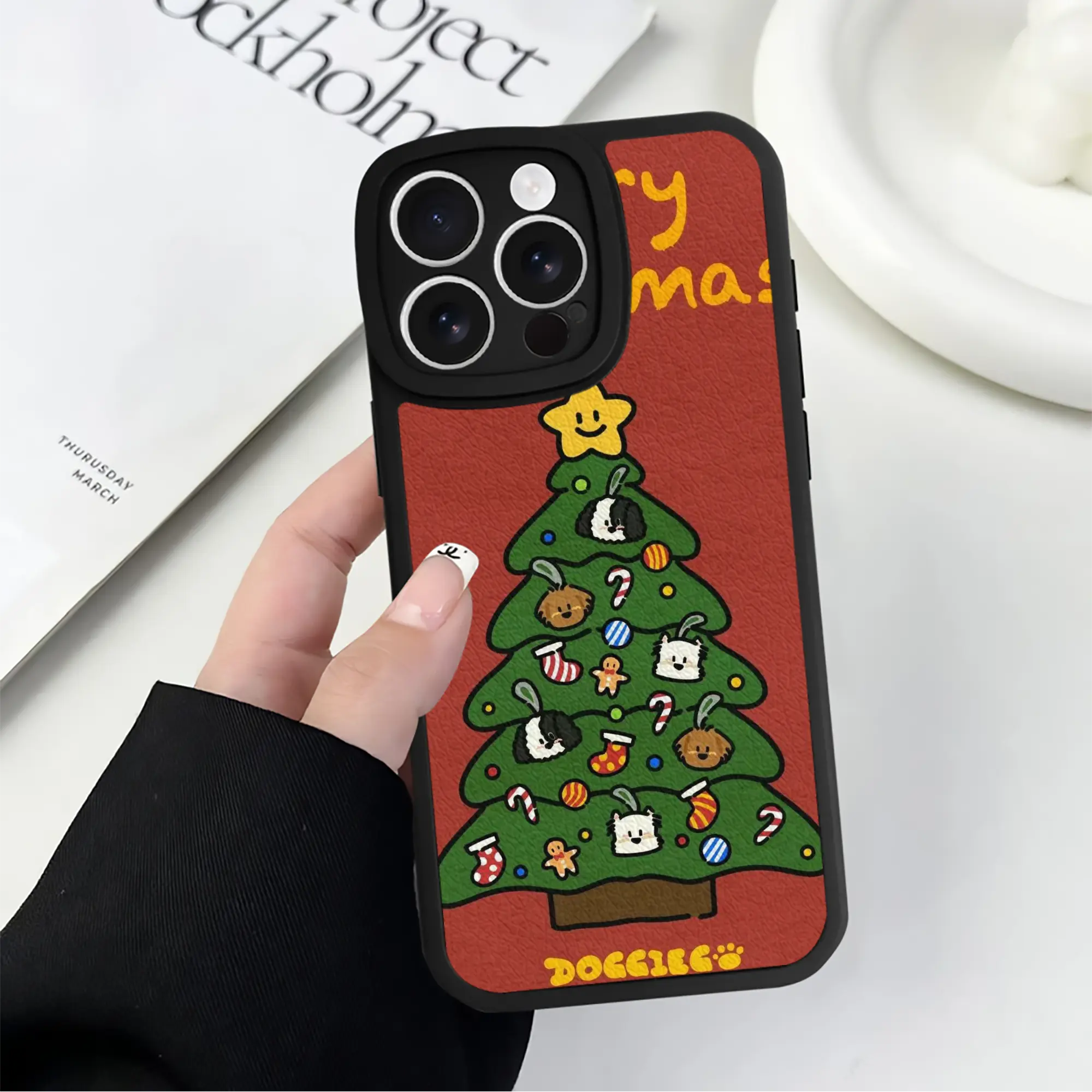 IPhone 16シリーズ対応 ・ シリコンスマホケース ・ レザー調 ・ 高精度フィット ・ 耐衝撃 ・ ワイヤレス充電対応 ・ 精密カット