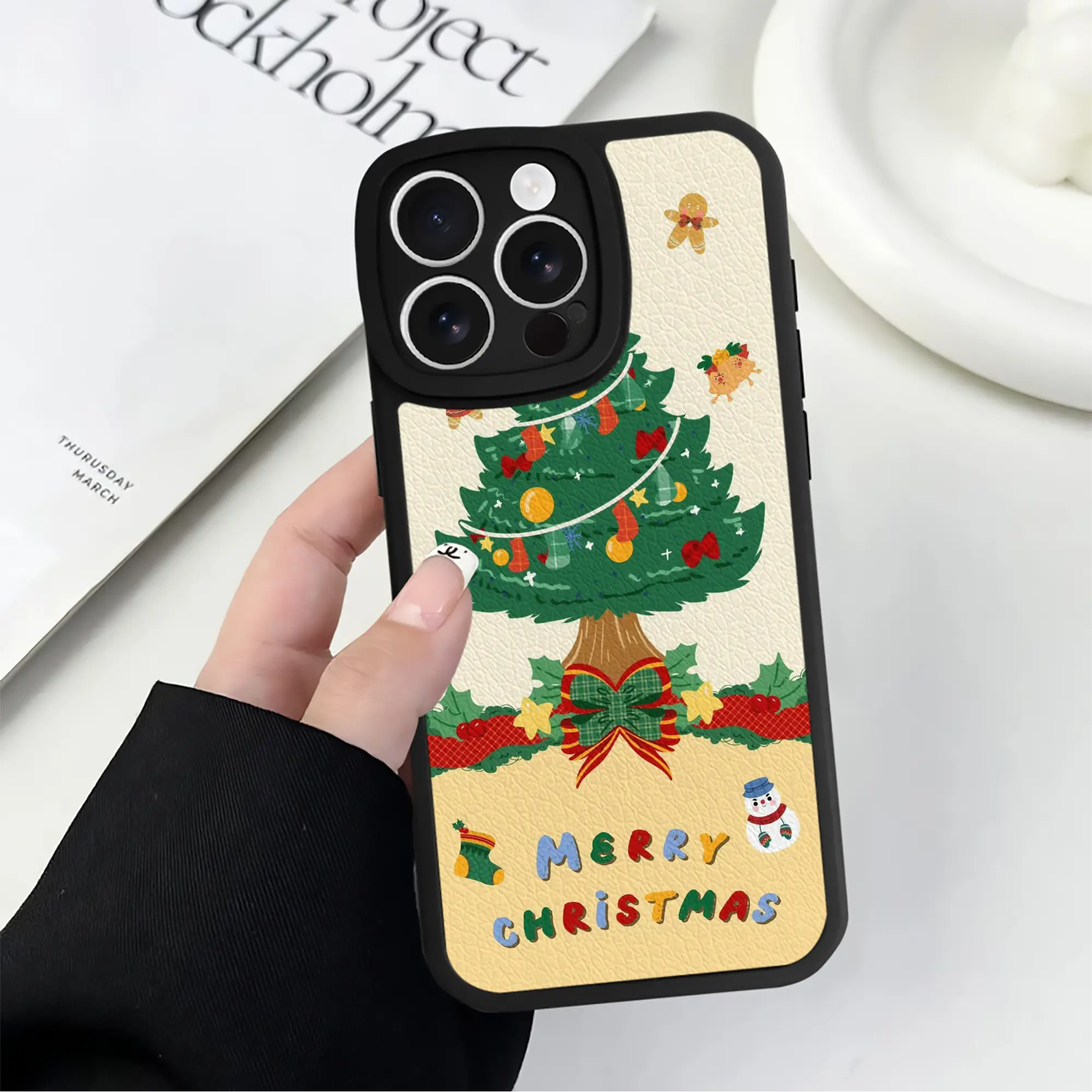 IPhone 16シリーズ対応 ・ シリコンスマホケース ・ レザー調 ・ 高精度フィット ・ 耐衝撃 ・ ワイヤレス充電対応 ・ 精密カット