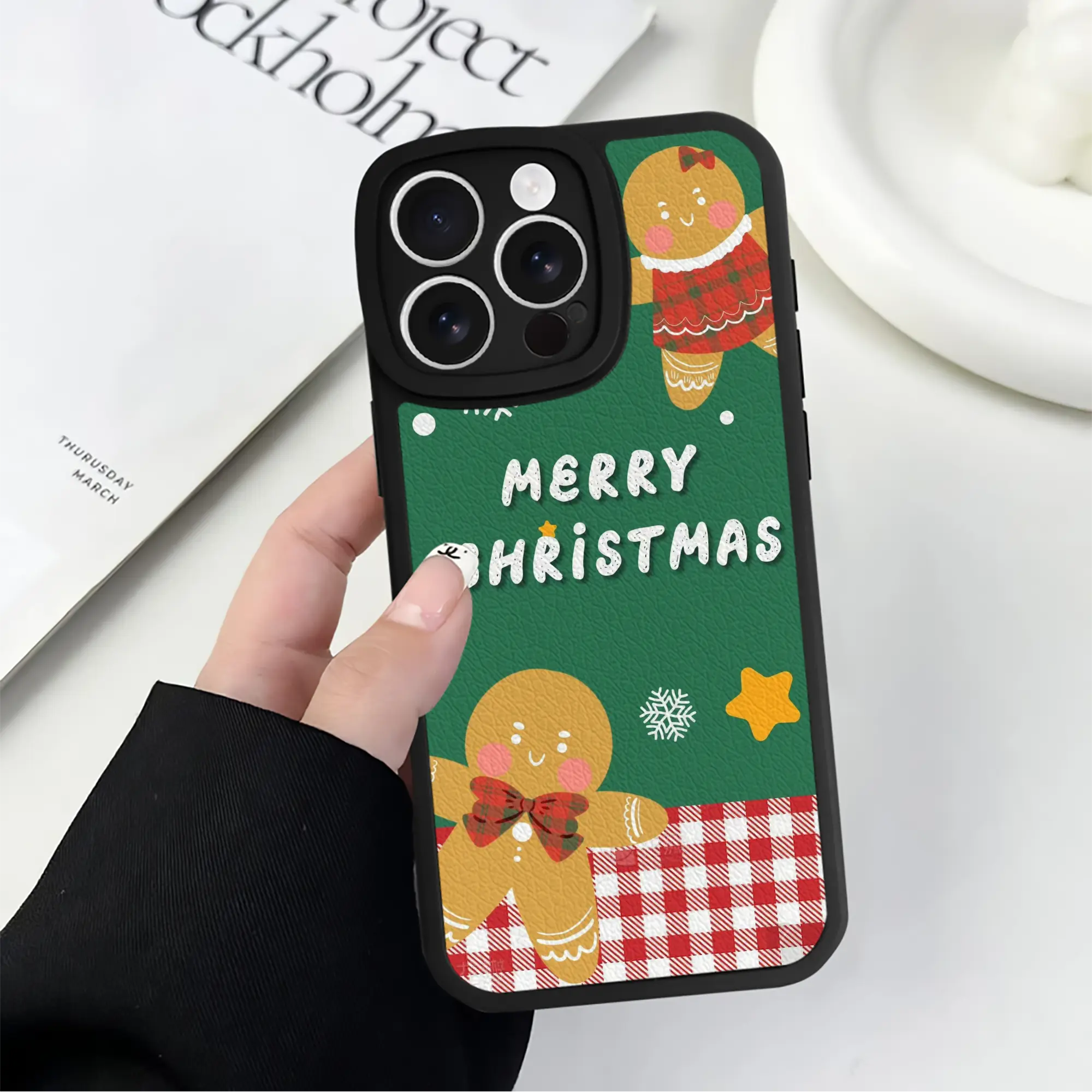 IPhone 16シリーズ対応 ・ シリコンスマホケース ・ レザー調 ・ 高精度フィット ・ 耐衝撃 ・ ワイヤレス充電対応 ・ 精密カット