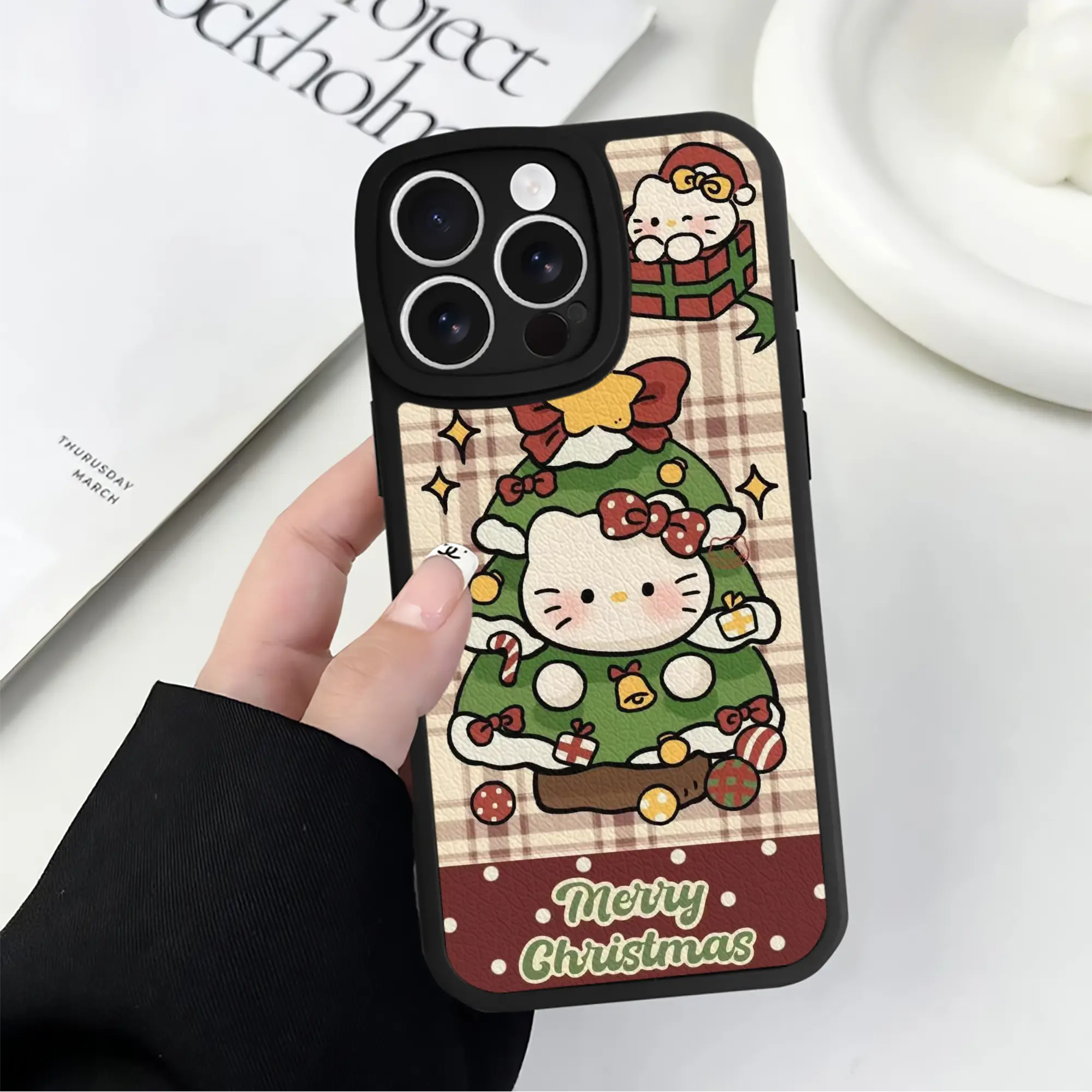 IPhone 16シリーズ対応 ・ シリコンスマホケース ・ レザー調 ・ 高精度フィット ・ 耐衝撃 ・ ワイヤレス充電対応 ・ 精密カット